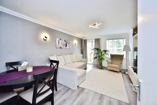 River Bank Close, Maidstone, ME15, photo 2