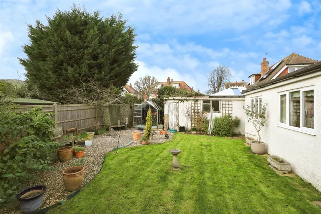 Lodge Avenue, Eastbourne, photo 1