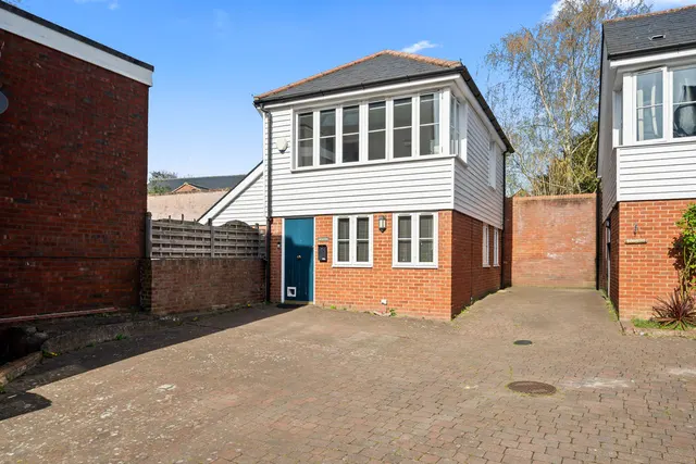 High Street, Ewell, KT17, photo 1