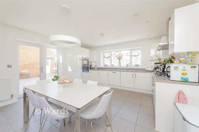 Castleridge Drive, Greenhithe, DA9, photo 3