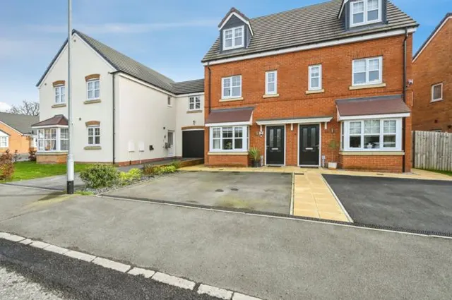 Vines Cross Way, Skelmersdale, WN8, photo 1