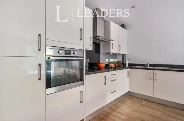 Sovereign Way, Tonbridge, TN9, photo 3