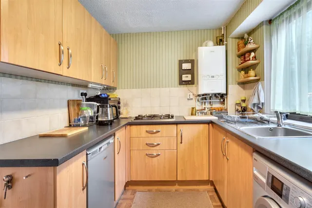 Elmore Court, Nottingham, NG7, photo 2