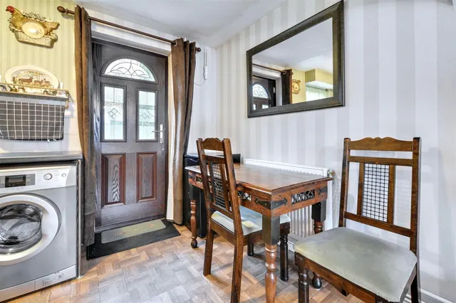 Elmore Court, Nottingham, NG7, photo 3