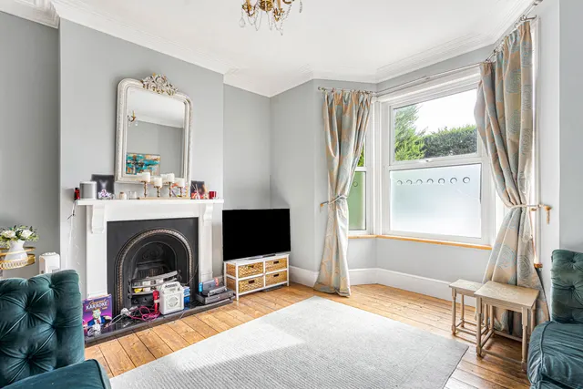 Staines Road East, Sunbury-on-Thames, TW16, photo 2