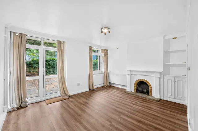 Limpsfield Avenue, London, photo 1