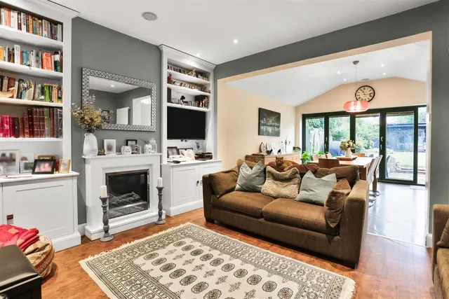 Photo 3 — Crichton Road, Carshalton, SM5 3LS