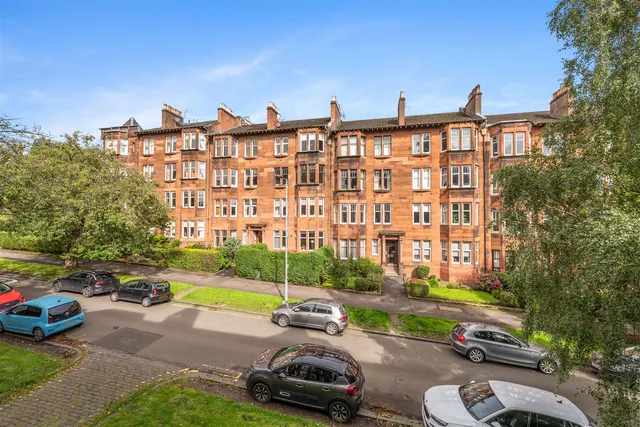 2 bedroom flat — 3/2 48 Edgehill Road, Broomhill, G11 7JD