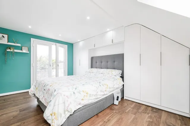 Photo 3 — Hunters Hall Road, Dagenham, RM10