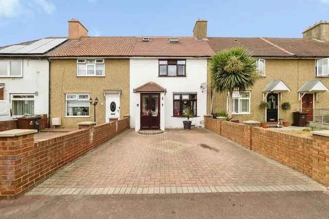 Hunters Hall Road, Dagenham, RM10, photo 1