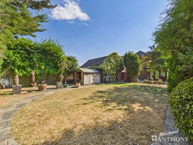 Photo 3 — Wendover Road, Weston Turville, Aylesbury, HP22 5TN