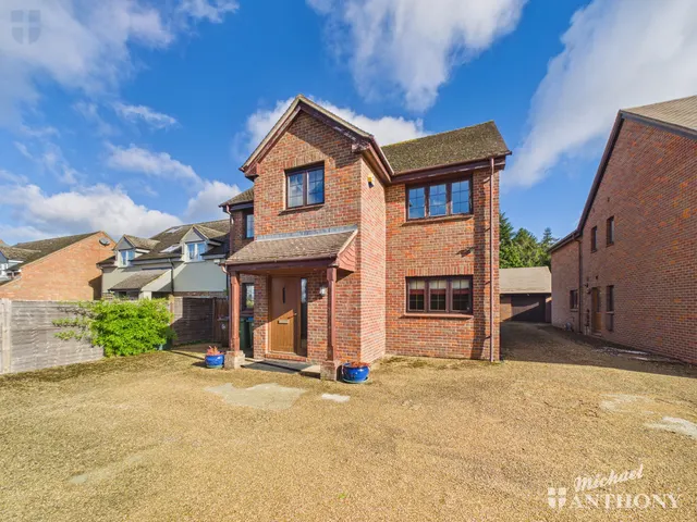 Wendover Road, Weston Turville, HP22, photo 1