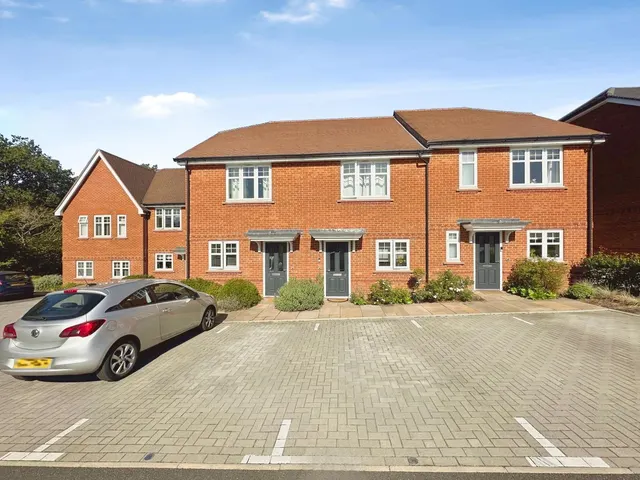 The Hedgerows, Crookham Village, GU51, photo 1