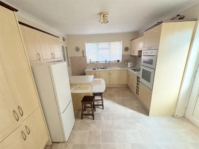 Photo 3 — Mount Drive, Catisfield, Fareham