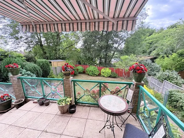 Photo 2 — Mount Drive, Catisfield, Fareham