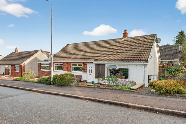 17 Crofthead Road, Ayr, KA7 3NB, photo 1