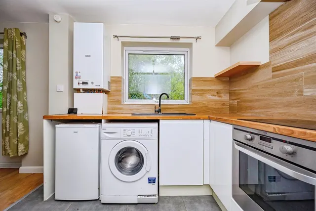 Photo 3 — Ashby Court, Hemel Hempstead