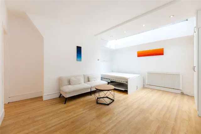 Photo 3 — Draycott Avenue, London, SW3