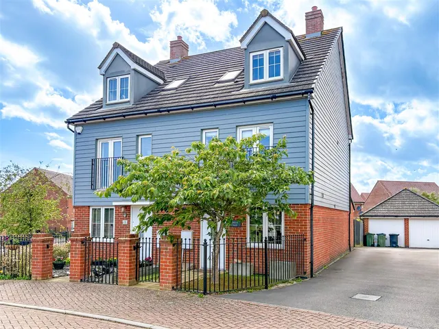 Coleridge Crescent, Littlehampton, photo 1