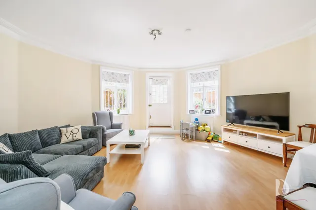 Photo 3 — Lauderdale Road, London, W9 1NG