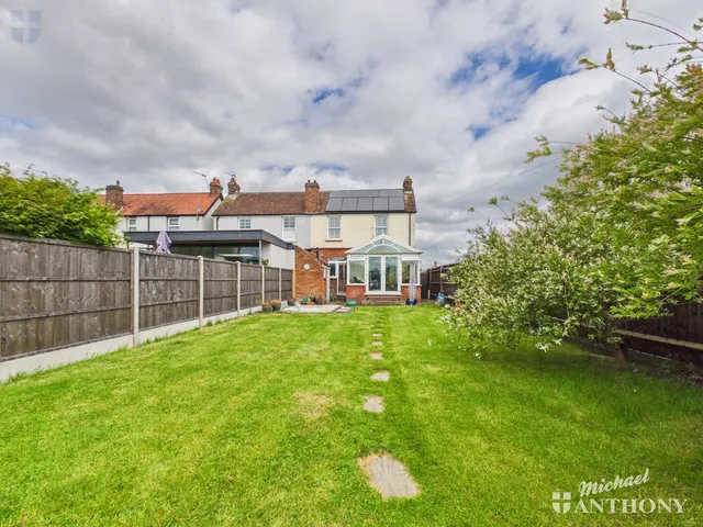 Photo 3 — Mandeville Road, Aylesbury, HP21 8AG