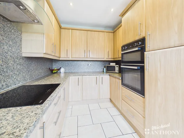 Photo 2 — Mandeville Road, Aylesbury, HP21 8AG