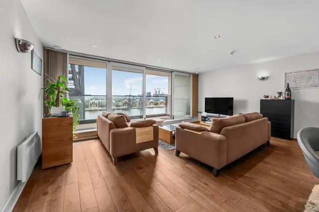 Western Gateway, London, E16, photo 1