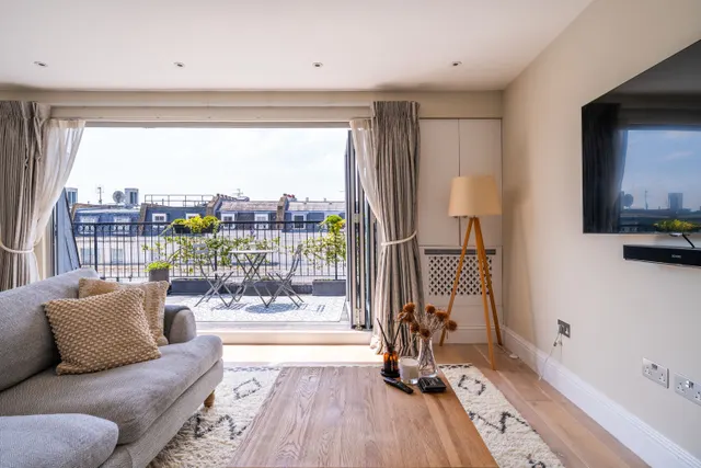 Belgrave Road, London, SW1V, photo 1