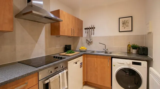 Photo 3 — 51 Johnson Lock Court, 1 Candle Street, London