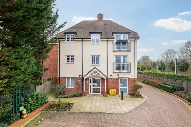 1 bedroom flat — Station Road, Letchworth Garden City, SG6 3BA