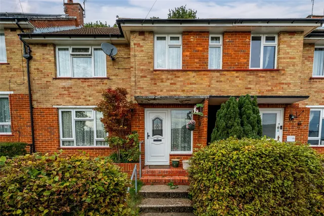 Blackthorn Close, Reigate, RH2, photo 2