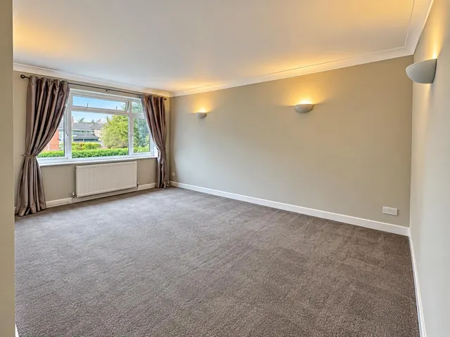 Hereford Close, Epsom, KT18, photo 2