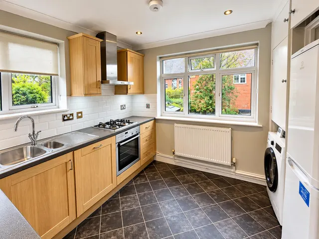 Hereford Close, Epsom, KT18, photo 1