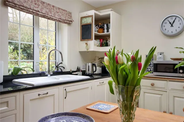 Photo 3 — Mount Pleasant, Lamberhurst, Tunbridge Wells, Kent, TN3 8LU