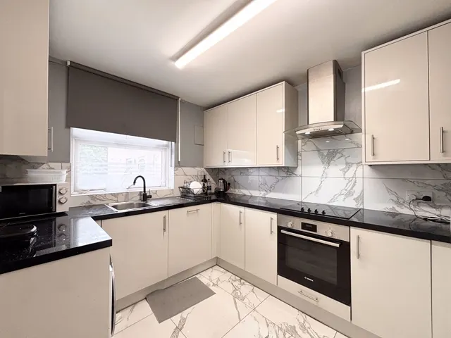 Dishforth Lane, London, NW9, photo 1