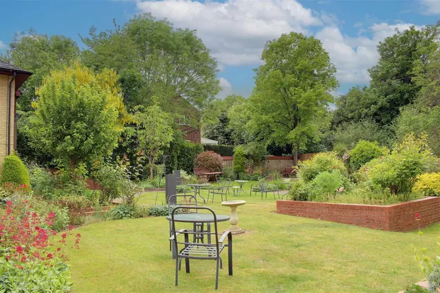 Photo 2 — Billy Lows Lane, Potters Bar EN6 1XW