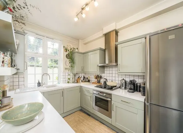 Photo 3 — Macaulay Road, Clapham, SW4