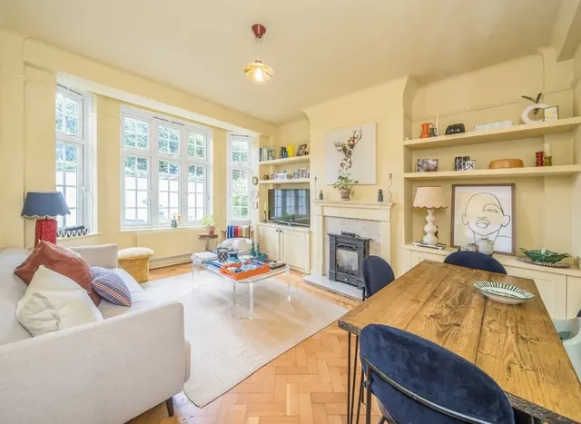 Photo 2 — Macaulay Road, Clapham, SW4