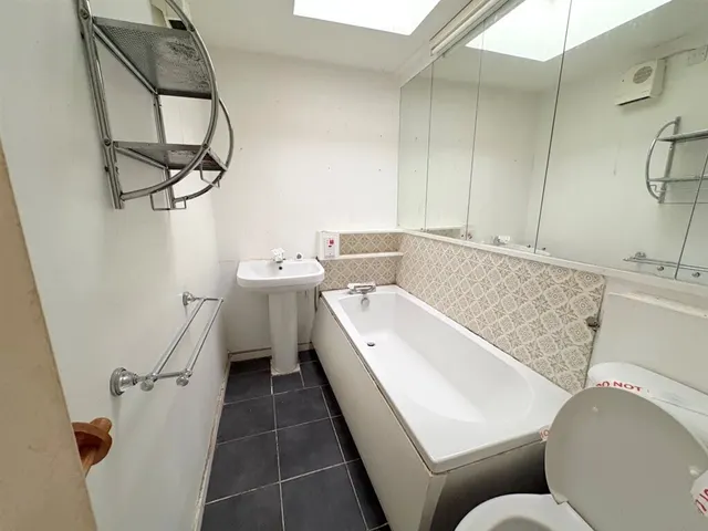 Fettes Road, Cranleigh, GU6, photo 2