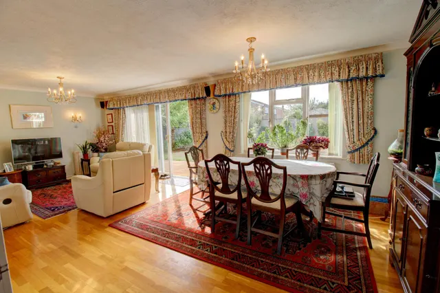 Wellington Way, Horley, RH6, photo 2