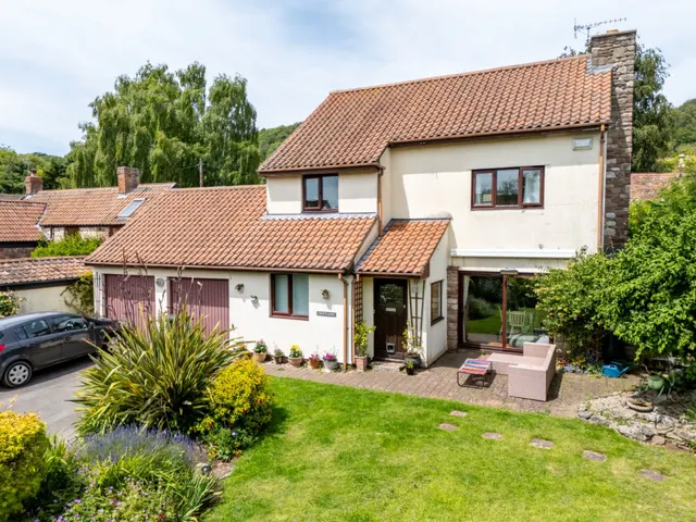 Clevedon Road, Weston-in-Gordano, BS20, photo 1
