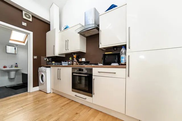 Gleneldon Road, London, SW16, photo 2