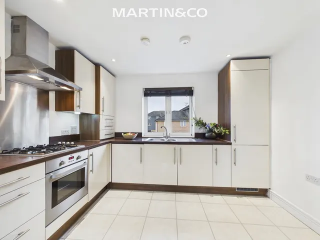 Photo 2 — Wapshott Road, Staines-upon-Thames