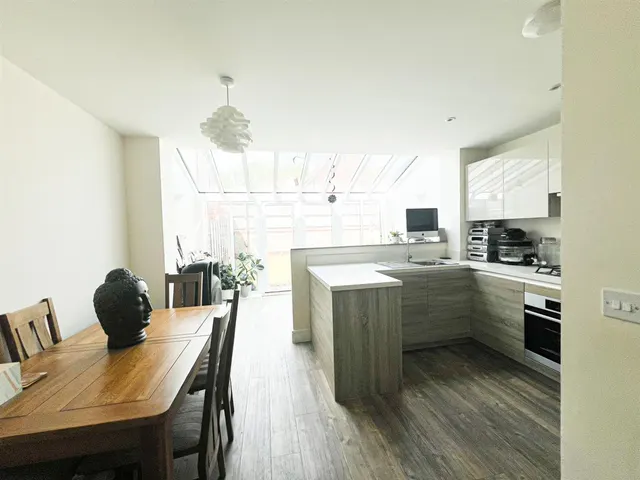 Five Oaks Lane, Chigwell, Chigwell, IG7 4FH, photo 1
