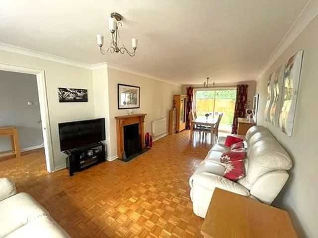 Photo 3 — Southbourne Drive, Bourne End SL8 5RZ