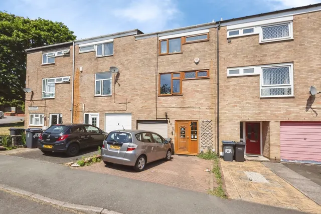 Middle Leasow, Quinton, B32, photo 1