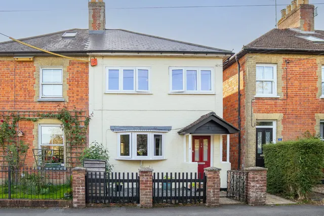 Bow Street, Alton, GU34, photo 1