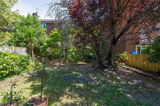 Cumberland Close, St Margarets, TW1, photo 2