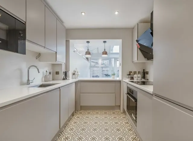 Main Street, Hanworth, TW13, photo 3