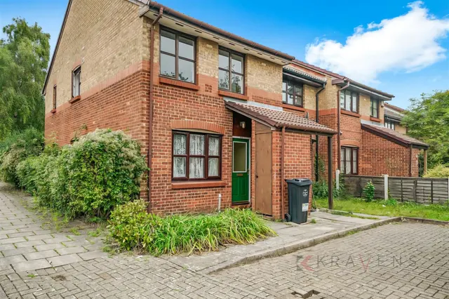 2 bedroom flat — Ash Walk, Wembley, HA0